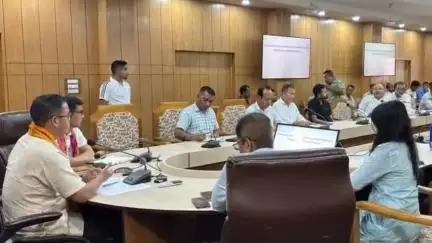 ওদালগুৰি: জিলা আয়ুক্তৰ কাৰ্যালয়ৰ সভাকক্ষত বানপানীৰ সতৰ্কতামূলক সভা অনুষ্ঠিত, উপস্থিত থাকে বিটিআৰৰ ইএম দাউবাইচা বড়ো