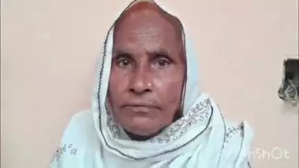 कायमगंज: गांव नूरपुर गढ़िया निवासी पीड़ित महिला ने तहसील दिवस में पहुंचकर भतीजे पर लगाया जबरन जमीन बेचने का प्रयास करने का आरोप