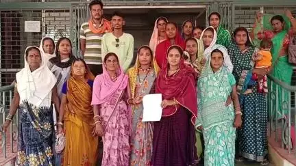 महासमुंद: बेलसोंडा के ग्रामीणों ने प्रधानमंत्री आवास योजना के तहत हुए सर्वे के संबंध में सचिव की किया शिकायत #jansamasya