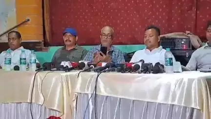 পূব ডিব্ৰুগড়: 'আমাক প্ৰাপ্য ধন চৰকাৰে দিয়া নাই', আমোলাপট্টী নাট‍্যমন্দিৰ প্ৰেক্ষাগৃহত সদৌ অসম জল-জীৱন আঁচনিৰ ঠিকাদাৰ সন্থাৰ সংবাদ মেল