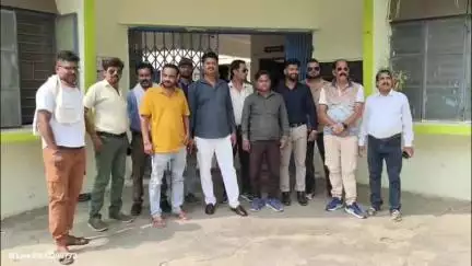 मंडला: पत्रकार गोवर्धन कुशवाहा को मिली जान से मारने की धमकी, ज़िले के पत्रकारों ने कोतवाली थाने में दिया आवेदन
