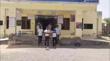 फुलेरा मु. सांभर: मौजमाबाद पुलिस ने सूने मकानों से सोने-चांदी के आभूषण व नकदी चुराने वाले 3 शातिर बदमाशों को किया गिरफ्तार