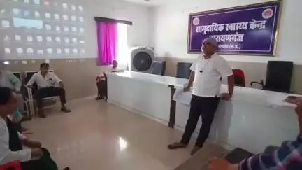 नारायणगंज: CHC नारायणगंज में मासिक समीक्षा बैठक हुई आयोजित, योजनाओं की प्रगति की ली गई जानकारी व दिए गए आवश्यक निर्देश