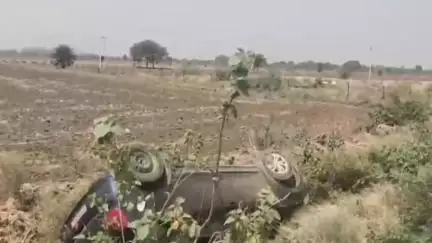 टेहरोली: बंगरा बंगरी में अन्ना जानवर के आने से अनियंत्रित होकर पलटी कार, महिला के साथ मासूम हुआ घायल