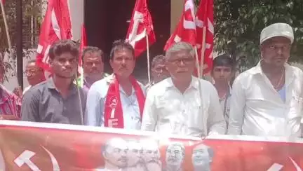 ఎమ్మిగనూరు: ఎమ్మిగనూరు : మున్సిపల్ పరిధిలో పనిచేస్తున్న కార్మికుల సమస్యలు పరిష్కరించడంలో అధికారులు విఫలం: సిపిఐ(Ml)