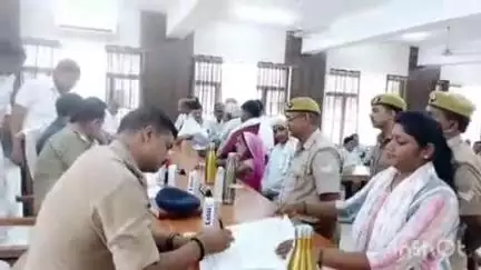 औरैया: सदर तहसील में आयोजित समाधान दिवस में आई 98 शिकायतों में से सिर्फ 11 का हुआ निस्तारण, एडीएम, एएसपी व सीओ ने सुनी समस्याएं