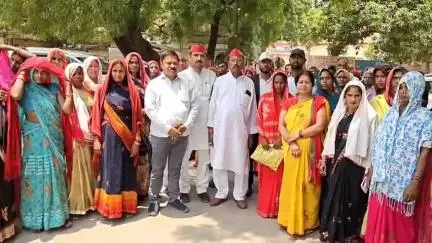 मड़िहान: चार पीढ़ियों से बसे गरीब परिवारों को सिंचाई विभाग ने नोटिस देकर मचाया हड़कंप, सपाके ने कलेक्ट्रेट में किया प्रदर्शन