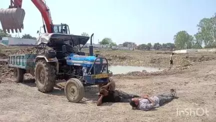 सिरोंज: कांग्रेस नेता ने नए बस स्टैंड स्थित तालाब से निकाले जा रहे कोपरे को अवैध कॉलोनियों में डालने का किया विरोध