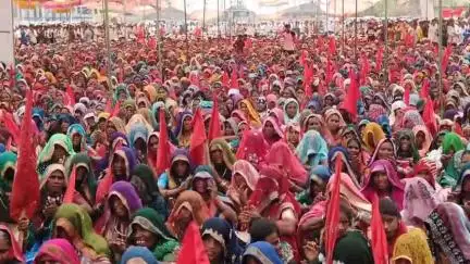 बुरहानपुर नगर: नेहरू स्टेडियम बुरहानपुर में जागृत आदिवासी दलित संगठन ने पट्टों की मांग को लेकर किया धरना प्रदर्शन