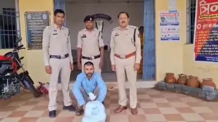 बेमेतरा: तेंदुवा में बेमेतरा एवं देवरबीजा पुलिस ने 1 आरोपी को किया गिरफ्तार, 4 किलो 282 ग्राम अवैध मादक पदार्थ गांजा किया ज़ब्त
