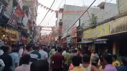 पुपरी: पुपरी शहर में दुकान में घुसकर दुकानदार से मारपीट और रुपये लूटने के मामले में पुपरी थाना में FIR दर्ज