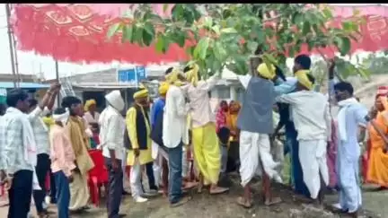 घंसौर: बिरसा मुंडा की 125वीं पुण्यतिथि पर घंसौर में श्रद्धांजलि, विभिन्न संगठनों ने किया याद