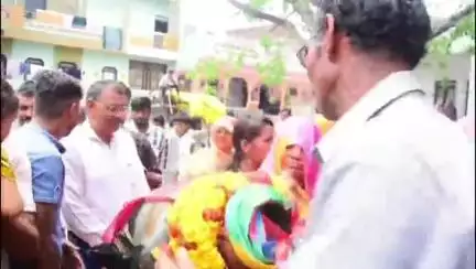 पचपहाड़: भवानीमंडी में आर्मी ट्रेनिंग से लौटने पर फौजी का गांव गणेशपुरा गरनावद तक रैली निकालकर भव्य स्वागत किया गया