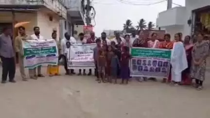మేడ్చల్: ఎల్లంపేటలో బడిబాట కార్యక్రమాన్ని నిర్వహించిన ప్రభుత్వ పాఠశాల ఉపాధ్యాయులు