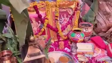 बागीदौरा: विश्वकर्मा मंदिर झालोद से जुड़ी पंचाल समाज की महिला मंडल ने बागीदौरा पंचायत समिति के बासला गांव में आनंद नो गरबों का आयोजन किया