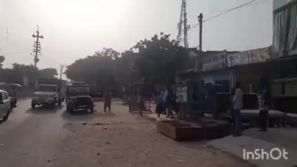 एटा: अलीगंज चुंगी में गिहार समाज के दो पक्षों के बीच जमकर हुआ पथराव, मौके पर पहुंची पुलिस