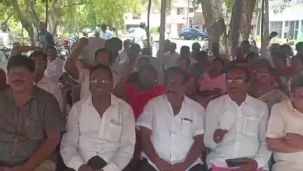 మచిలీపట్నంలో నిరాహార దీక్ష చేపట్టిన ఉపాధ్యాయ సంఘాలు