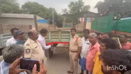 పూతలపట్టు: రోడ్డు ప్రమాదాల నివారణ నిమిత్తం చర్యలు చేపట్టిన బంగారుపాళ్యం సిఐ సత్తి శ్రీనివాసులు