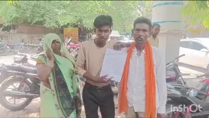 उन्नाव: लतीफपुर गांव में युवक को चोरी के शक में पकड़कर ले गए सिपाही, युवक को पीटा, पीड़ित ने उन्नाव SP से की शिकायत