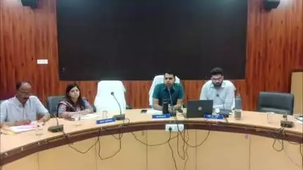 मंडला: जिला योजना भवन में आयोजित हुई समय-सीमा एवं विभागीय समन्वय समिति की बैठक, कलेक्टर ने दिए निर्देश