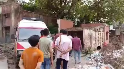 सीतापुर: चूड़ी वाली गली में अज्ञात कारणों से एक व्यक्ति ने फांसी लगाकर आत्महत्या की, पुलिस ने शव को पोस्टमार्टम के लिए भेजा