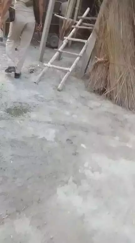 किशनपुर  थानांतर्गत शराब की बरामदगी हेतु लगातार छापेमारी की जा रही है। 
शराब नहीं,सेहत चुने,खुशहाल रहे।