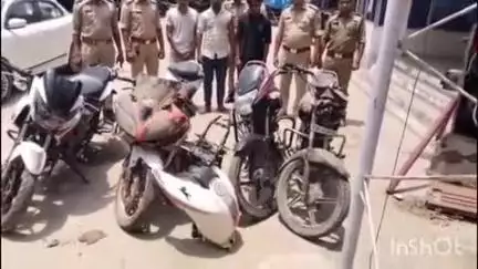 बांदा: कोतवाली नगर पुलिस ने चोरी की घटना का सफल अनावरण करते हुए तीन अभियुक्तों को किया गिरफ्तार