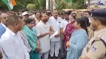 जबलपुर: फ्लाईओवर लोकार्पण पर सांसद और पीडब्ल्यूडी मंत्री के बीच फंसा पेच, कांग्रेस ने कलेक्टर कार्यालय में दिया ज्ञापन