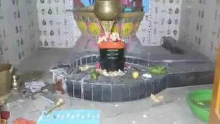 ଭଦ୍ରକ ଗ୍ରାମାଞ୍ଚଳ: ଭଦ୍ରକ ବ୍ଲକ ହରିପୁର ଗ୍ରାମରେ ବଜ୍ରାଘାତରେ ଜଗନ୍ନାଥ ମନ୍ଦିର ଦଧିନଉତି ସହ ଫାଟିଲା ଶିବ ଲିଙ୍ଗର ପରିସର