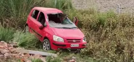 बांसी: बांसी बस्ती हाईवे पर असनहरा मंदिर के पास कार और बाइक की भिड़ंत, दो सगे भाइयों में से एक की मौत, एक घायल