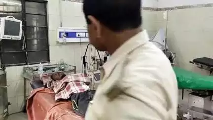 समस्तीपुर: मोहनपुर विश्वकर्मा चौक के पास सड़क किनारे बेहोश मिला व्यक्ति, इलाज के लिए सदर अस्पताल में भर्ती