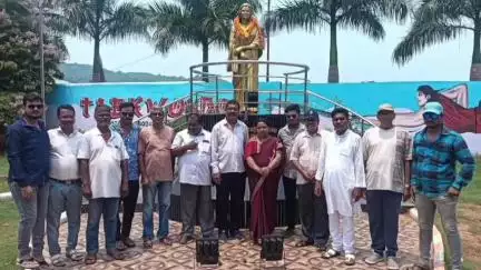 ଢେଙ୍କାନାଳ ସଦର: ମୁଖ୍ୟ ଷ୍ଟାଡିୟମ ନିକଟ ପ୍ରତିମୂର୍ତ୍ତୀଠାରେ ଜିଲ୍ଲା କଂଗ୍ରେସ ତରଫରୁ ନନ୍ଦିନୀ ଶତପଥୀଙ୍କ ଜୟନ୍ତୀ ପାଳନ
