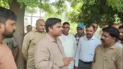 अमरोहा: अमरोहा में गर्मी से लोग बेहाल, भारतीय किसान यूनियन भानु के पदाधिकारी ने सिबौरा बिजली घर के अधिकारियों को दी चेतावनी