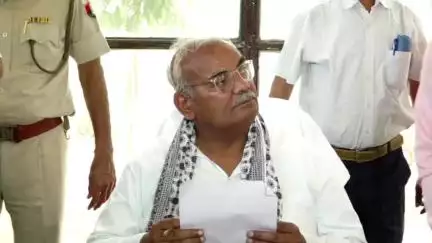 जयपुर: सरकार में शिक्षा मंत्री मदन दिलावर को सरकारी आवास पर शिक्षक ने मिठाई के डिब्बे के साथ ₹5000 की रिश्वत देने की कोशिश की