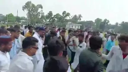 পাঁশকুড়া: পরিযায়ী শ্রমিকদের আক্রমণ সহ অন্যান্য দাবিতে পাঁশকুড়ার নারানদীঘি মাঠে AIMA সভা