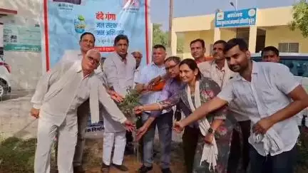 झुंझुनू: वंदे गंगा जल संरक्षण अभियान के तहत सूचना केंद्र परिसर में कलेक्टर ने किया वृक्षारोपण, 20 से 22 लाख पौधे लगाने का लक्ष्य