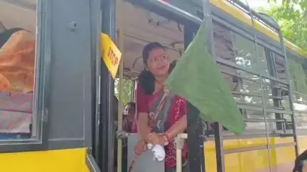 बलियापुर: बेलगड़िया टाउनशिप से झरिया और धनबाद के लिए मुफ्त बस सेवा को विधायक ने दिखाई हरी झंडी