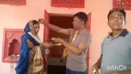 मदनपुर: जुड़ाही गांव में स्थित देवी मंदिर में चार बच्चों के पिता ने शादीशुदा महिला से की शादी