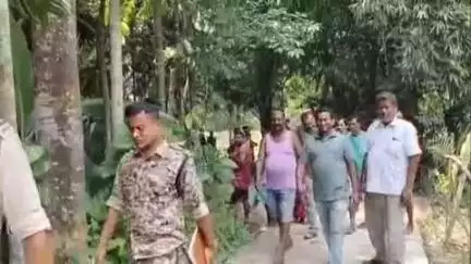 আলিপুরদুয়ার ২: মহাকালগুড়ি এলাকায় নিজেদের উদ্যোগে তৈরি হলো রাস্তা, অভিযোগ পুলিশের কাছে ঘটনার তদন্তে পুলিশ #jansamasya