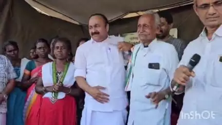 ഏറനാട്: കളക്ട്രേറ്റിന് മുന്നിൽ നടക്കുന്ന നിലമ്പൂർ ആദിവാസി ഭൂസമര വേദി പ്രതിപക്ഷ നേതാവ് വി.ഡി സതീശൻ സന്ദർശിച്ചു
