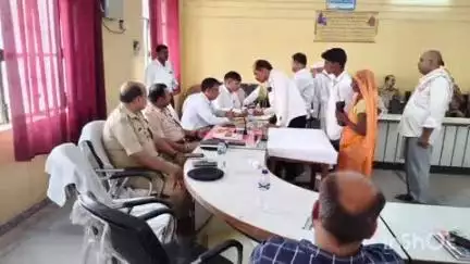 तुलसीपुर: अपर पुलिस अधीक्षक ने तहसील तुलसीपुर में आयोजित सम्पूर्ण समाधान दिवस में सुनी लोगों की समस्याएं