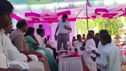 ಬಾದಾಮಿ: ಪಟ್ಟಣದ ಪ್ರವಾಸಿ ಮಂದಿರದ ಆವರಣದಲ್ಲಿ ಜಿಲ್ಲಾಧಿಕಾರಿಗಳಿಂದ ಜನಸಂಪರ್ಕ ಸಭೆ