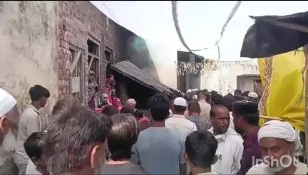 लक्सर: ईस्माइलपुर में ट्रैक्टर और 3 बाइक सवारों की हुई टक्कर, 1 की मौत; 2 घायलों को पहुंचाया गया अस्पताल