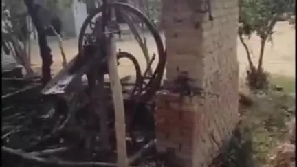 जयसिंहपुर: मैरी रंजीत गांव के दलित बस्ती में छप्पर में लगी आग, घरेलू सामान जलकर हुआ राख