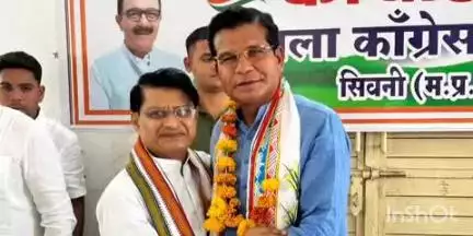 केवलारी: जिला कांग्रेस कार्यालय में आयोजित पार्टी की बैठक में शामिल हुए केवलारी विधायक ठाकुर रजनीश सिंह