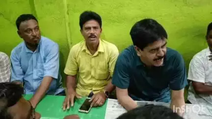 ক্যানিং ২: ঝোড়োর মোড়ে দলীয় কর্মী সমর্থক নিয়ে জনসংযোগ করলেন বিধায়ক শওকত মোল্লা