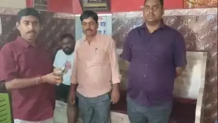 রামপুরহাট ১: তারাপীঠে মানবিক মুখ হোটেল মালিকের; ব্যক্তিকে ফিরিয়ে দিলেন নগদ 27500 টাকা ও সোনার গয়নার ব্যাগ