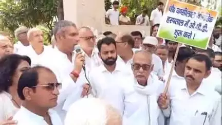 भिवानी: चौधरी बंसीलाल नागरिक अस्पताल में OPD दोबारा शुरू करने को लेकर लोगों ने किया प्रदर्शन