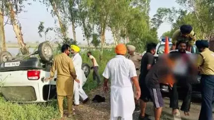 ਮੁਕਤਸਰ-ਬਠਿੰਡਾ ਰੋਡ 'ਤੇ ਹੋਏ ਸੜਕ ਹਾਦਸੇ ਵਿੱਚ ਜ਼ੈਨ ਕਾਰ ਸਵਾਰ 
ਹੋਇਆ ਜ਼ਖਮੀ, ਹਸਪਤਾਲ ਵਿੱਚ ਕਰਵਾਇਆ ਗਿਆ ਦਾਖਲ