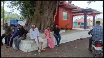 घंसौर: घंसौर क्षेत्र में घर से भागी युवती को 3 माह बाद परिजनों ने ढूंढा, ₹7 लाख में नहीं बिकी तो करवा दी गई शादी; मामला दर्ज